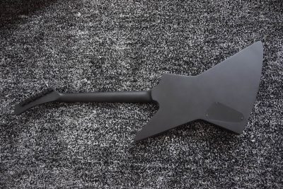 Custom Obsidian Hetfield JH2 Matte Black Diamond Plate Explorer Deer Skull Guitar - Image 9
